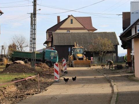 Rozpoczął się remont ul. Trzech Koron w Sromowcach Wyżnych.