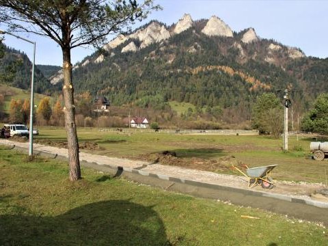 Budowa ciągu komunikacyjnego przeznaczonego do ruchu pieszego w Sromowcach Niżnych.