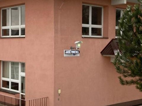 Miernik zanieczyszczenia powietrza i tablica informacyjna LED  dla Szkoły Podstawowej im. W. Orkana w Maniowach!