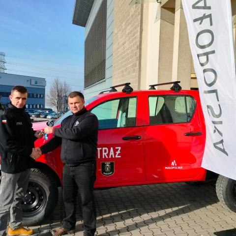Przekazanie lekkiego samochodu dla OSP Maniowy - Toyoty Hilux 4x4.