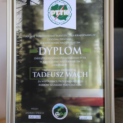 Dyplom za współpracę przy organizacji Rajdów Szlakami Partyzantów dla Wójta Gminy Czorsztyn