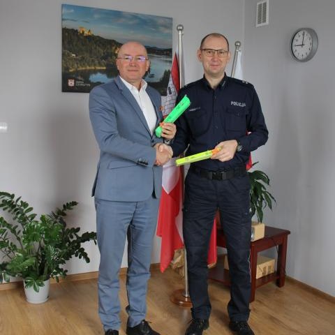 Odblaskowe opaski dla Komisariatu Policji.