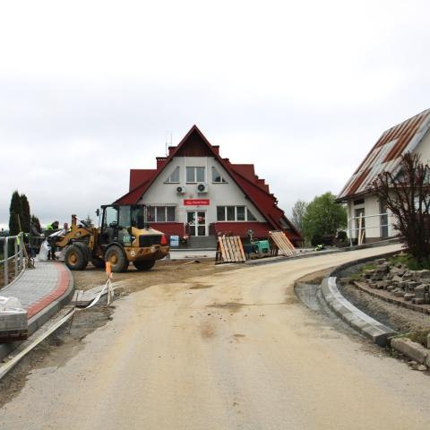 Trwają prace związane z budową amfiteatru, widowni, infrastrukturą towarzyszącą oraz z zagospodarowaniem terenu wokół amfiteatru.