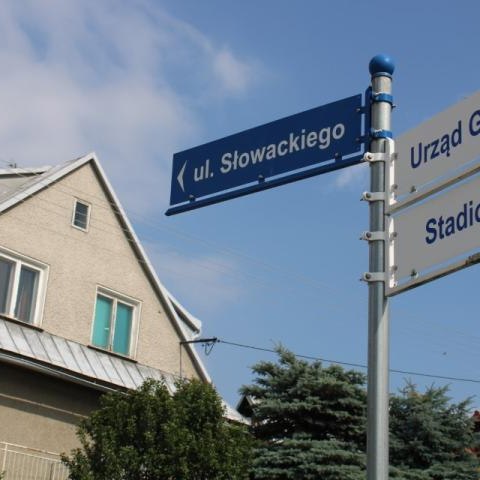 Prace remontowe na ulicy Słowackiego w Maniowach