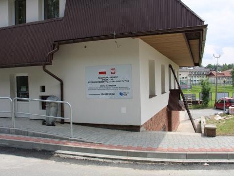 Kolejny etap prac na terenie ośrodka zdrowia w Maniowach