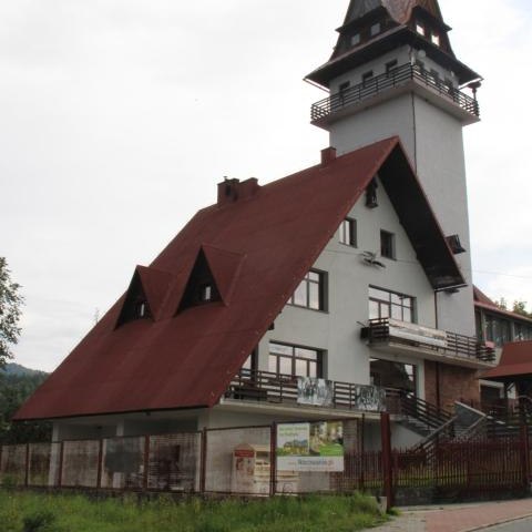 Nowy dach na Domu Kultury w Maniowach