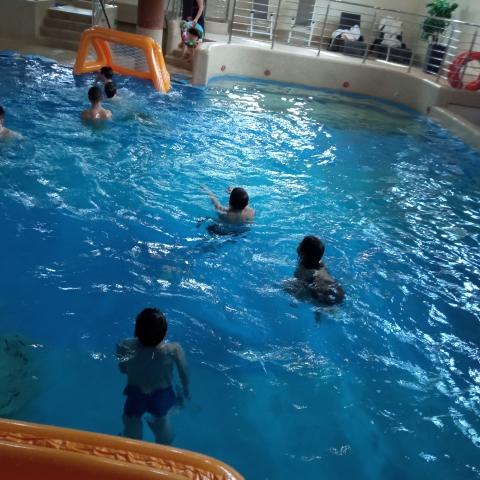 Zakończył się projekt dla uczniów „Już pływam”