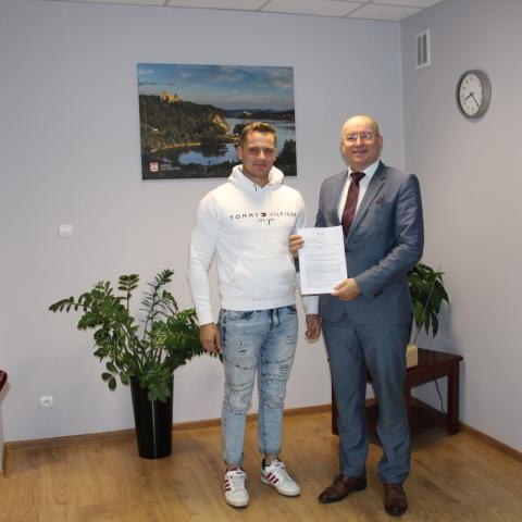 Podpisano umowę na prowadzenie zimowego utrzymania dróg w miejscowości Kluszkowce