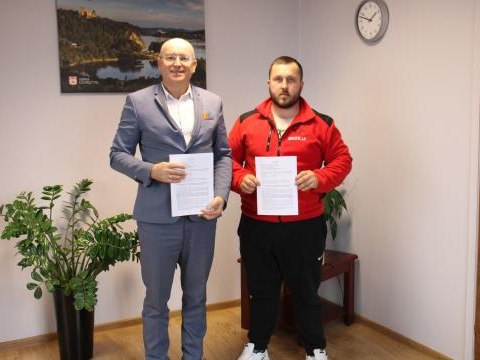 Podpisano umowy na prowadzenie zimowego utrzymania dróg w miejscowościach Sromowce Wyżne i Sromowce Niżne