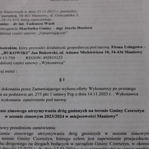 Podpisano umowę na prowadzenie zimowego utrzymania dróg w miejscowości Maniowy