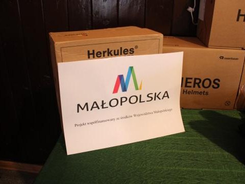 Druhowie OSP w Sromowcach Niżnych otrzymali specjalistyczną odzież