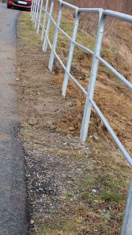 Zniszcenia sciezki 2(Niestandardowy).JPG