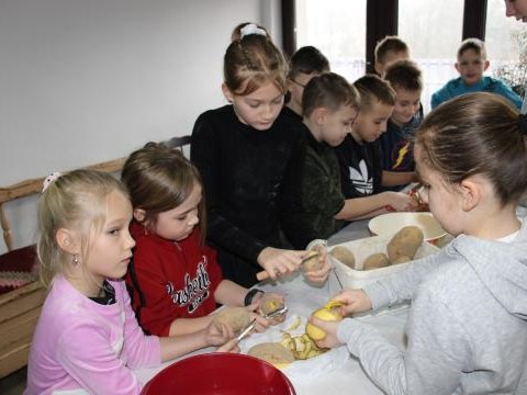 Zajęcia kulinarne w Domu Kultury w Maniowach