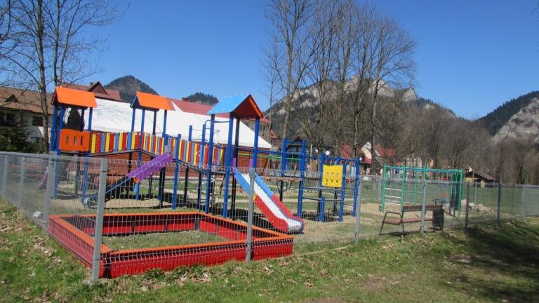 Plac zabaw w Sromowcach Niznych (Niestandardowy).JPG