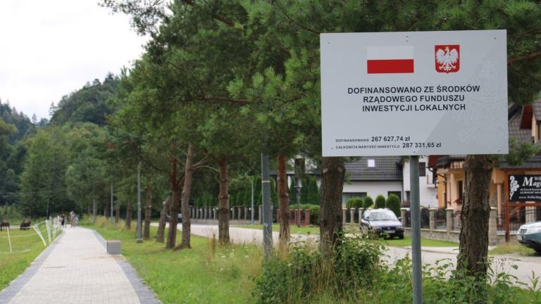 Sromowce Niżne promenada3 (Niestandardowy).JPG