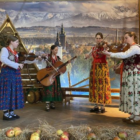 Nagrody dla reprezentantów Gminy Czorsztyn podczas 48. Konkursu Muzyk Podhalańskich i Śpiewaków Ludowych