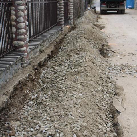 Kontynuacja prac remontowych na ulicach Kraszewskiego i Krasińskiego w Maniowach