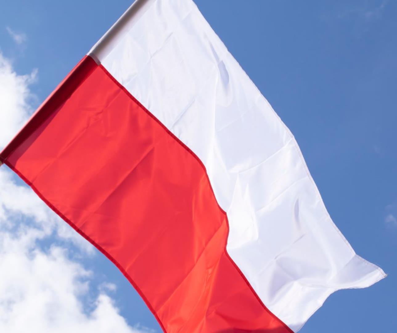 2 maja - Dzień Flagi i Dzień Polonii i Polaków poza granicami kraju