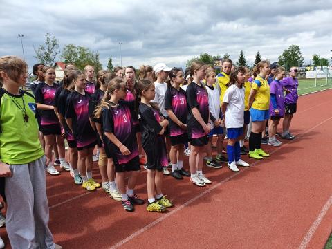 Podwójne mistrzostwo Powiatu Nowotarskiego dla drużyn z Maniów w piłce nożnej dziewcząt – Orlik 6stki