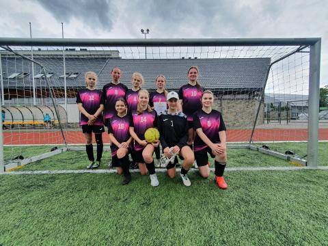 Zawodniczki z Maniów wywalczyły awans do finału województwa w piłce nożnej
