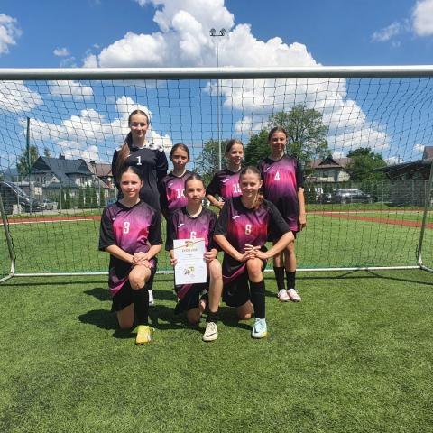 Drużyna żeńska z Maniów w półfinale wojewódzkim w piłce nożnej
