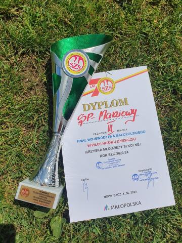 III miejsce w żeńskiej drużyny z Maniów w piłce nożnej w finale wojewódzkim -  Igrzyska Młodzieży Szkolnej