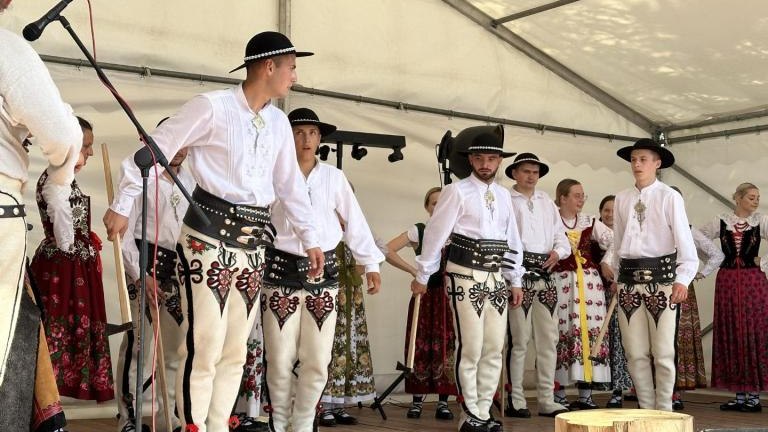 Messenger_creation_b48add51-c7aa-4ee2-95b5-fb48c11f8c04 (Niestandardowy).jpeg