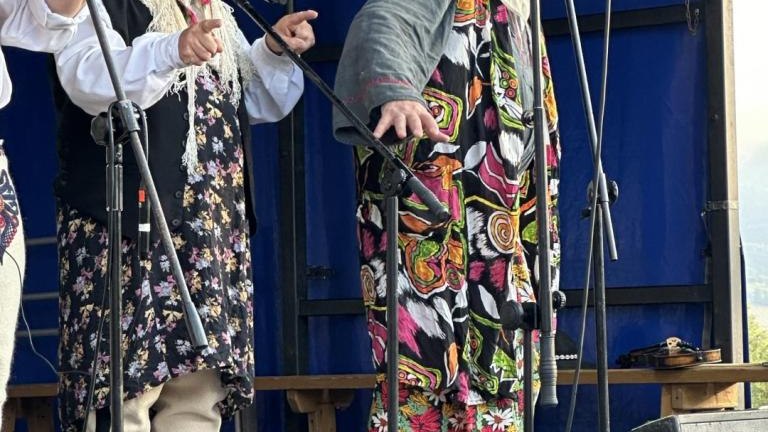 Messenger_creation_cee016d5-6be8-4381-b311-a3223aa34a4f (Niestandardowy) (1).jpeg