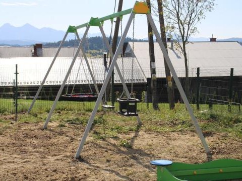 Nowe wyposażenie placu zabaw w Sromowcach Wyżnych