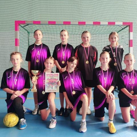 Drużyna z Maniów zdobyła tytuł mistrza w piłce halowej