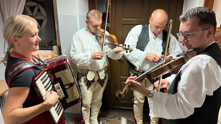 Messenger_creation_4E7C1173-22EF-4EB7-AAE8-9C0DA9DDD9C6 (Copy).jpeg