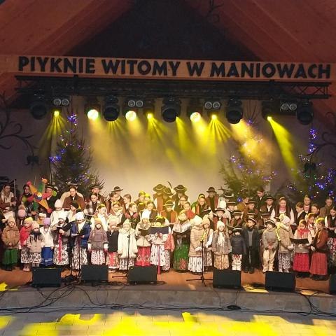 Amfiteatr w Maniowach uroczyście otwarty podczas jarmarku bożonarodzeniowego