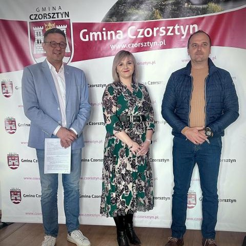 Podpisanie umowy na modernizację kompleksu sportowego "Moje Boisko Orlik 2012" w Maniowach