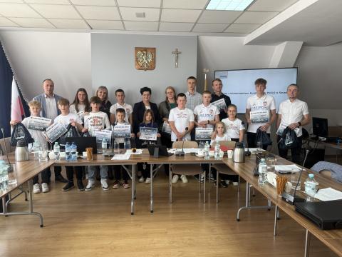 Nagrody i stypendia za osiągnięcia sportowe wręczone podczas XI sesji Rady Gminy Czorsztyn