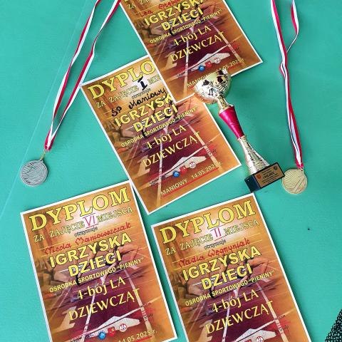 Lekkoatletyczny sukces dziewcząt z Maniów