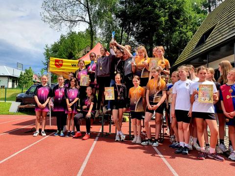 Dziewczęta z Maniów Wicemistrzyniami Powiatu Nowotarskiego w Czwórboju Lekkoatletycznym!
