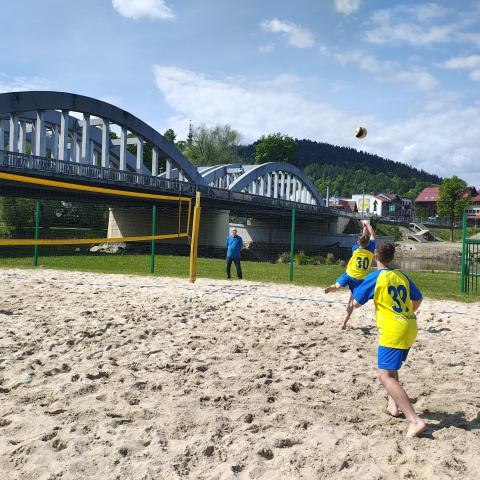 Sukces uczniów ze Sromowiec Niżnych w siatkówce plażowej