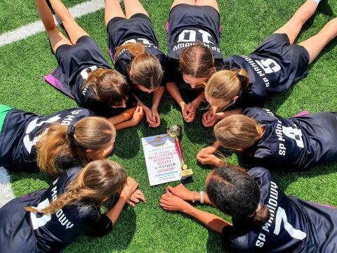 Dziewczęta ze Szkoły Podstawowej w Maniowach MISTRZYNIAMI PÓŁFINAŁU WOJEWÓDZKIEGO w czwórboju lekkoatletycznym