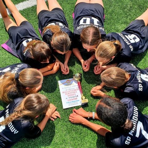 Dziewczęta ze Szkoły Podstawowej w Maniowach MISTRZYNIAMI PÓŁFINAŁU WOJEWÓDZKIEGO w czwórboju lekkoatletycznym