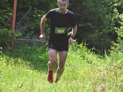 Zbigniew Jaworski triumfuje na SKYRUN Kubinska Hola 2025