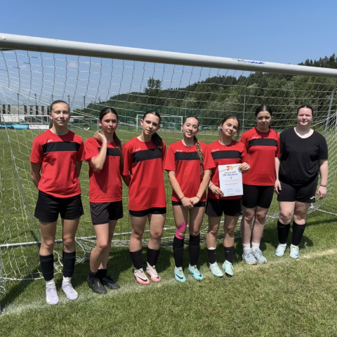 Finał Małopolski Igrzysk Młodzieży Szkolnej w piłce nożnej dziewcząt z udziałem uczennic ze SP w Kluszkowcach