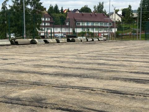 Trwają prace przy modernizacji Orlika w Maniowach