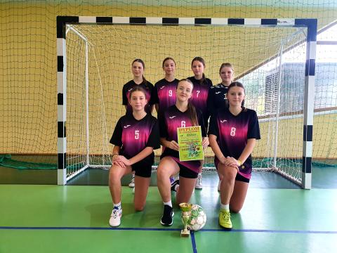 Sukces dziewcząt z Maniów w halowej piłce nożnej!