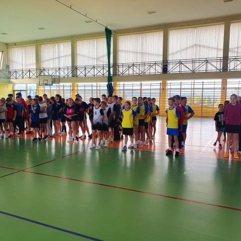 Gminne Igrzyska Dzieci w Halowej Piłce Nożnej – sportowe emocje w Maniowach