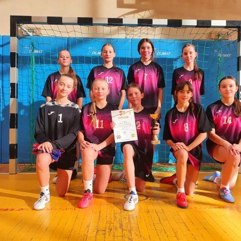 Dziewczęta z Maniów ponownie najlepsze!