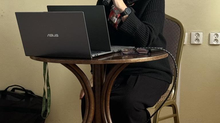 Prof. Anna Mlekodaj prowadząca prelekcje.jpeg