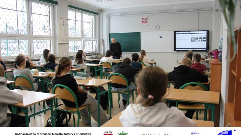 Warsztaty „Ocalić historię zatopionej wioski – Stare Maniowy” w Szkole Podstawowej w Maniowach 10.jpg