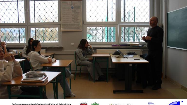 Warsztaty „Ocalić historię zatopionej wioski – Stare Maniowy” w Szkole Podstawowej w Maniowach7.jpg