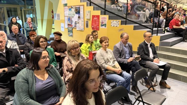 Występy artystyczne podczas Kiermaszu Świateczego (9).jpeg