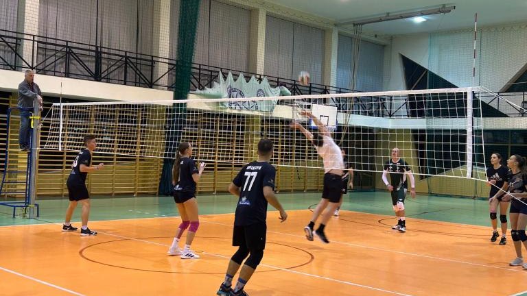 Finałowe spotkania Amatorskiej Ligi Piłki Siatkowej w Gminie Czorsztyn  (1).jpeg